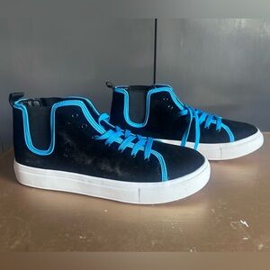 NWOT. 9M. Black with bright blue trim High Top Skateboard  sneakers